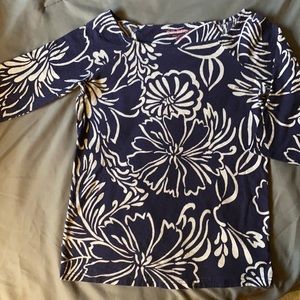 Three-quarter sleeve Lilly Pulitzer T-shirt